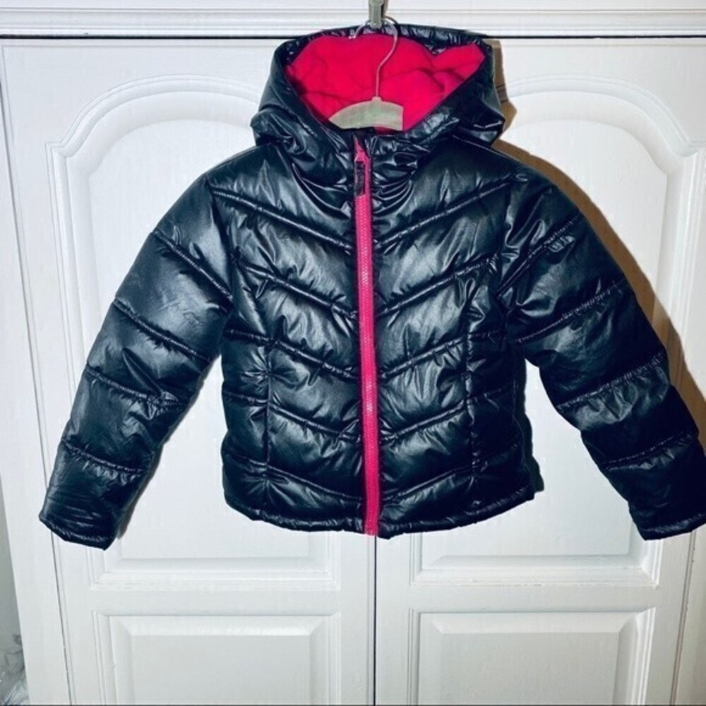 Athletech Girl's Puffer Jacket w/Hoodie, Size XS (4-5) Black with Pink interior*